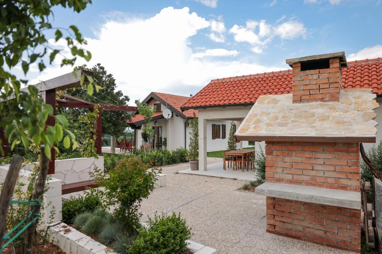 Villa Ena With Pool & Jacuzzi Donji Kasic Экстерьер фото